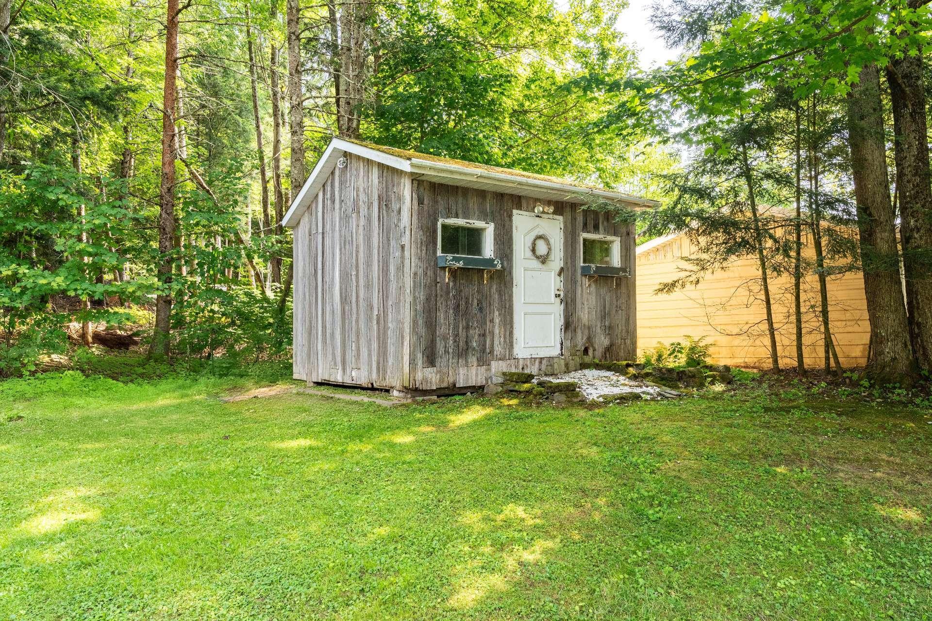 









424


Rue des Pins

,
Compton,




QC
J0B1L0

