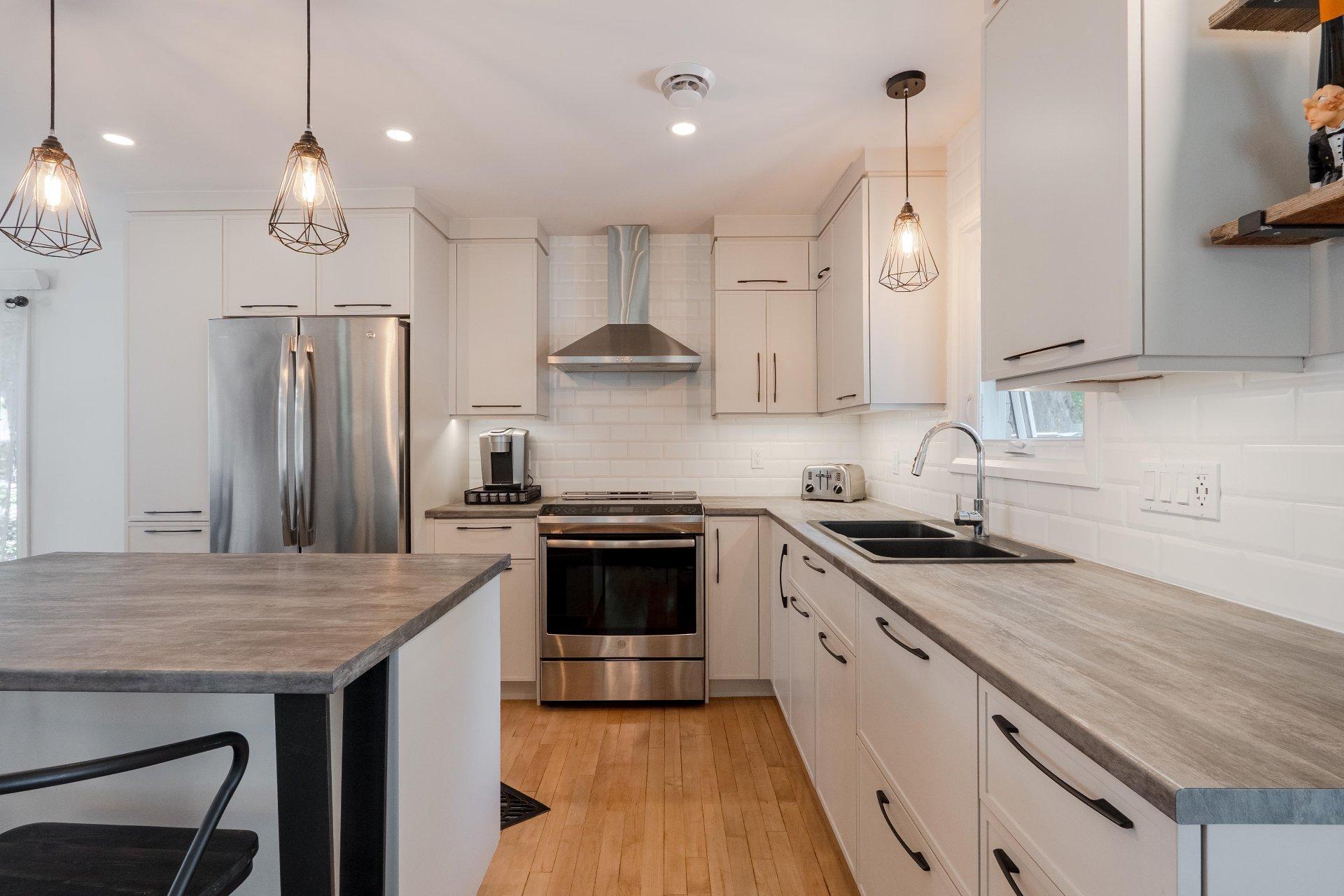 









424


Rue des Pins

,
Compton,




QC
J0B1L0

