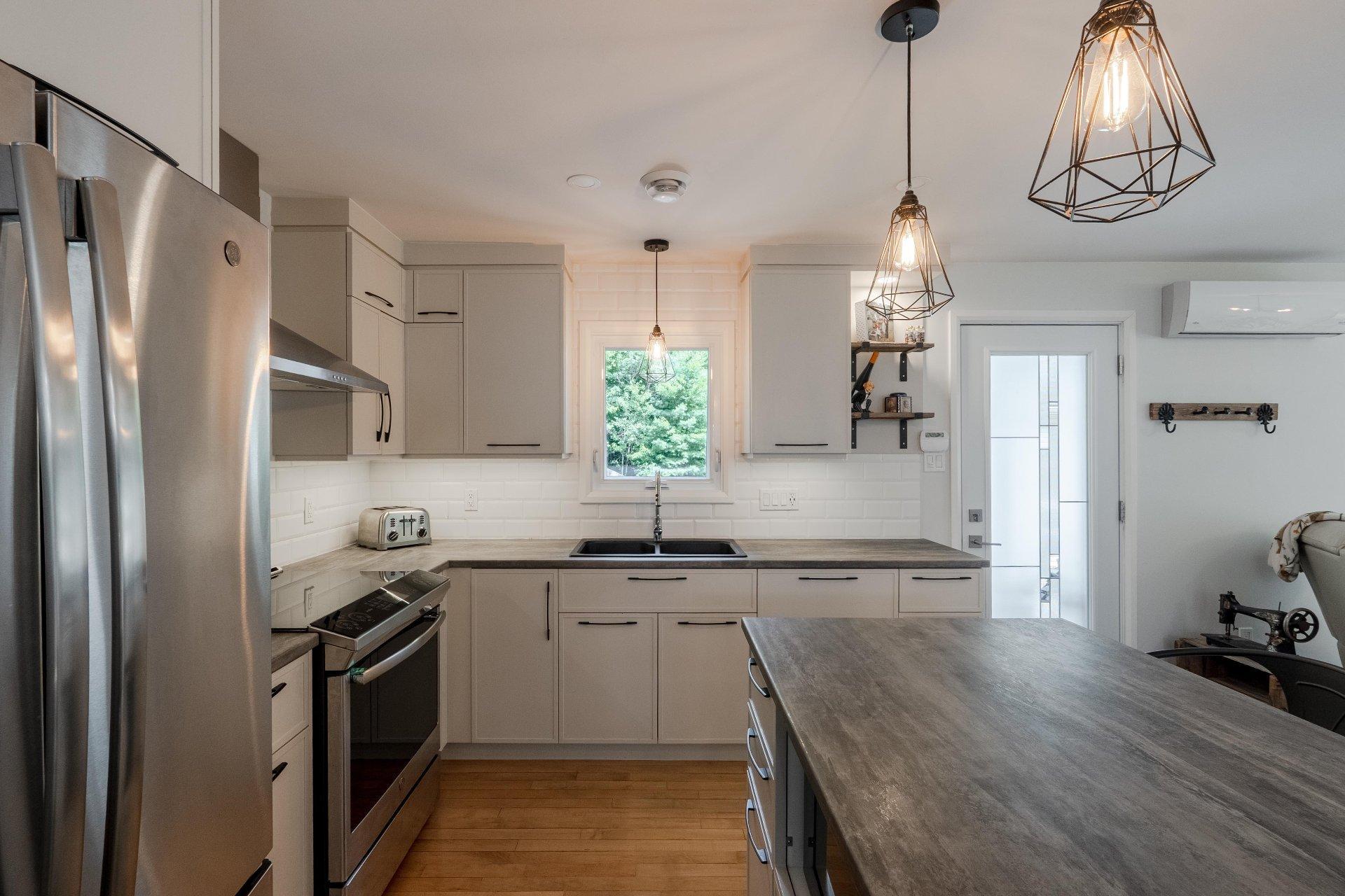 









424


Rue des Pins

,
Compton,




QC
J0B1L0

