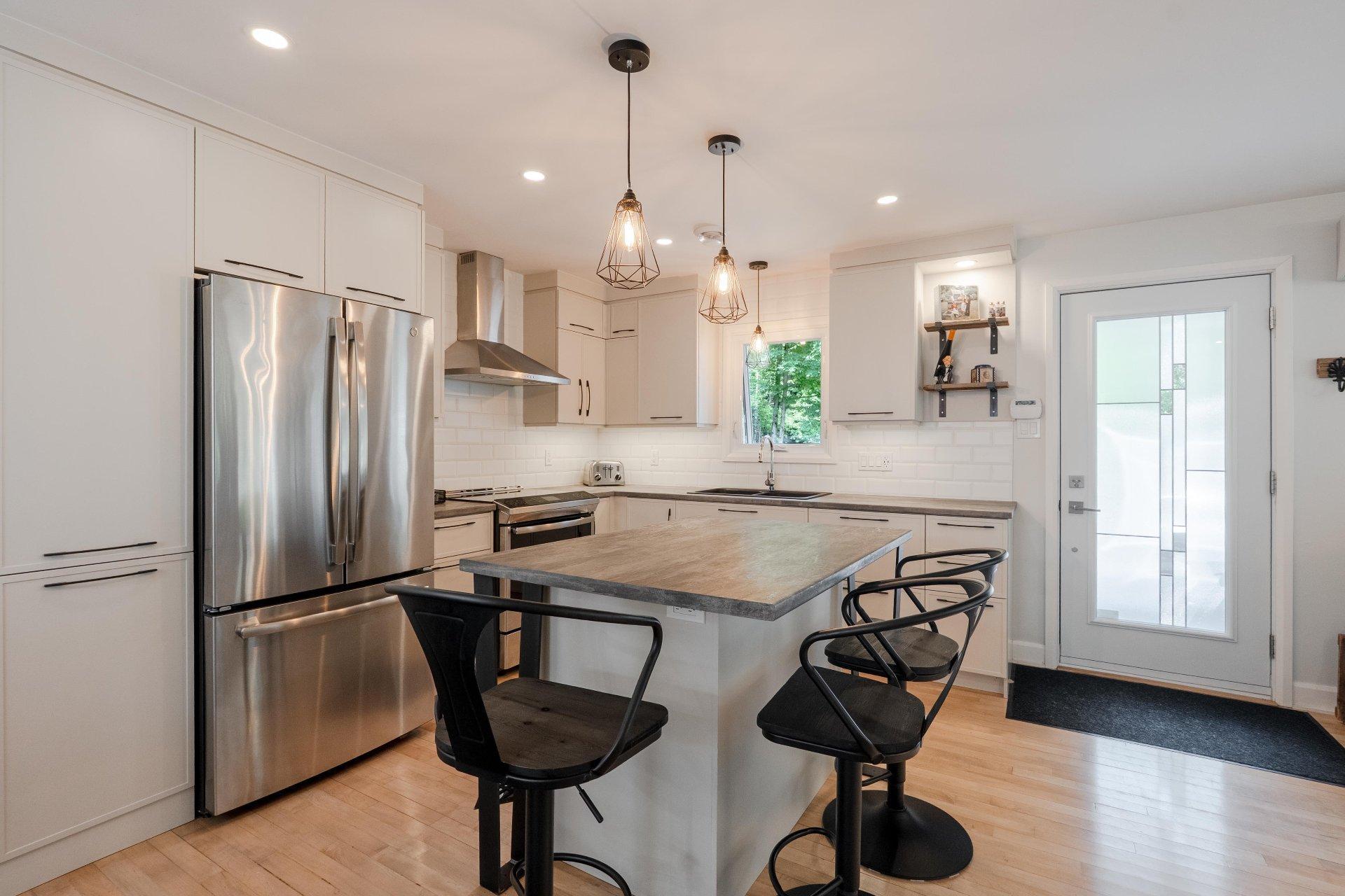 









424


Rue des Pins

,
Compton,




QC
J0B1L0

