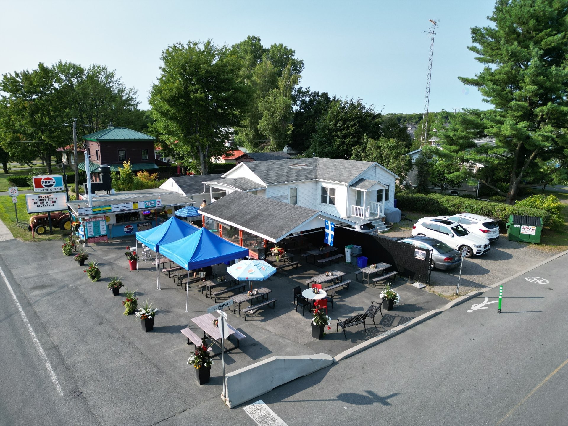 









646

 - 646A


Rue Principale

,
Saint-Roch-de-Richelieu,




QC
J0L2M0

