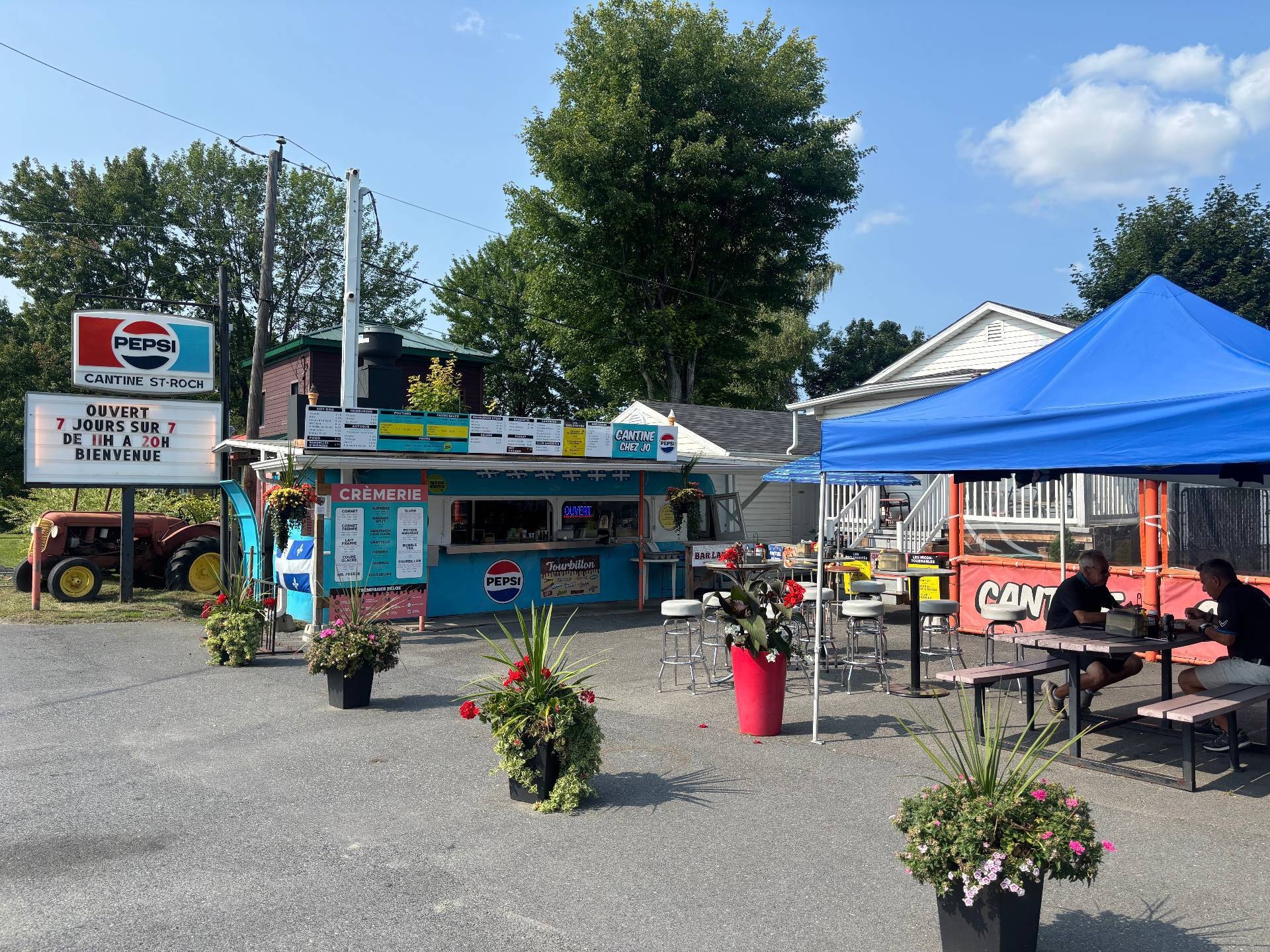 









646

 - 646A


Rue Principale

,
Saint-Roch-de-Richelieu,




QC
J0L2M0

