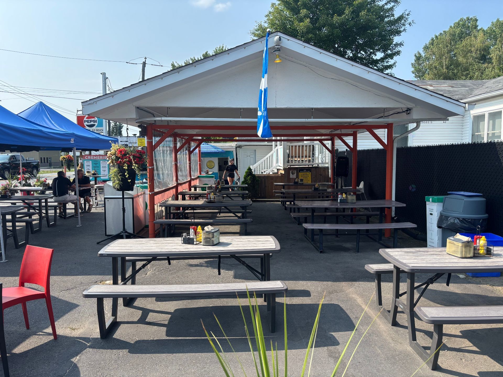 









646

 - 646A


Rue Principale

,
Saint-Roch-de-Richelieu,




QC
J0L2M0

