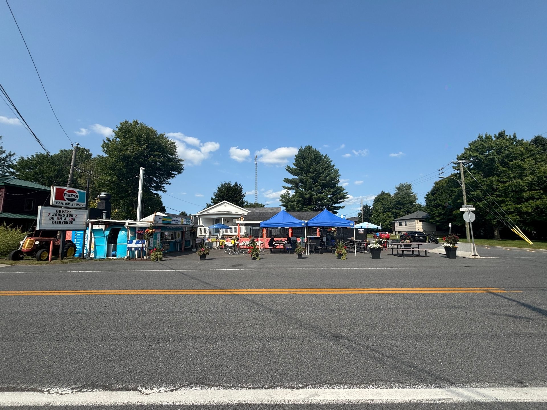 









646

 - 646A


Rue Principale

,
Saint-Roch-de-Richelieu,




QC
J0L2M0

