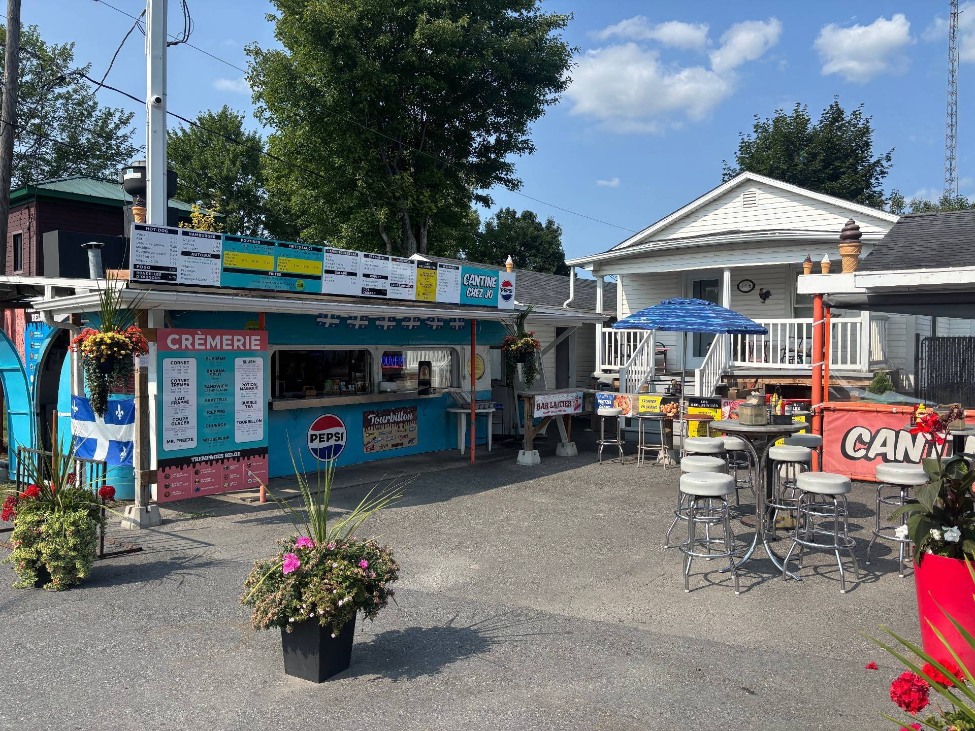 









646

 - 646A


Rue Principale

,
Saint-Roch-de-Richelieu,




QC
J0L2M0

