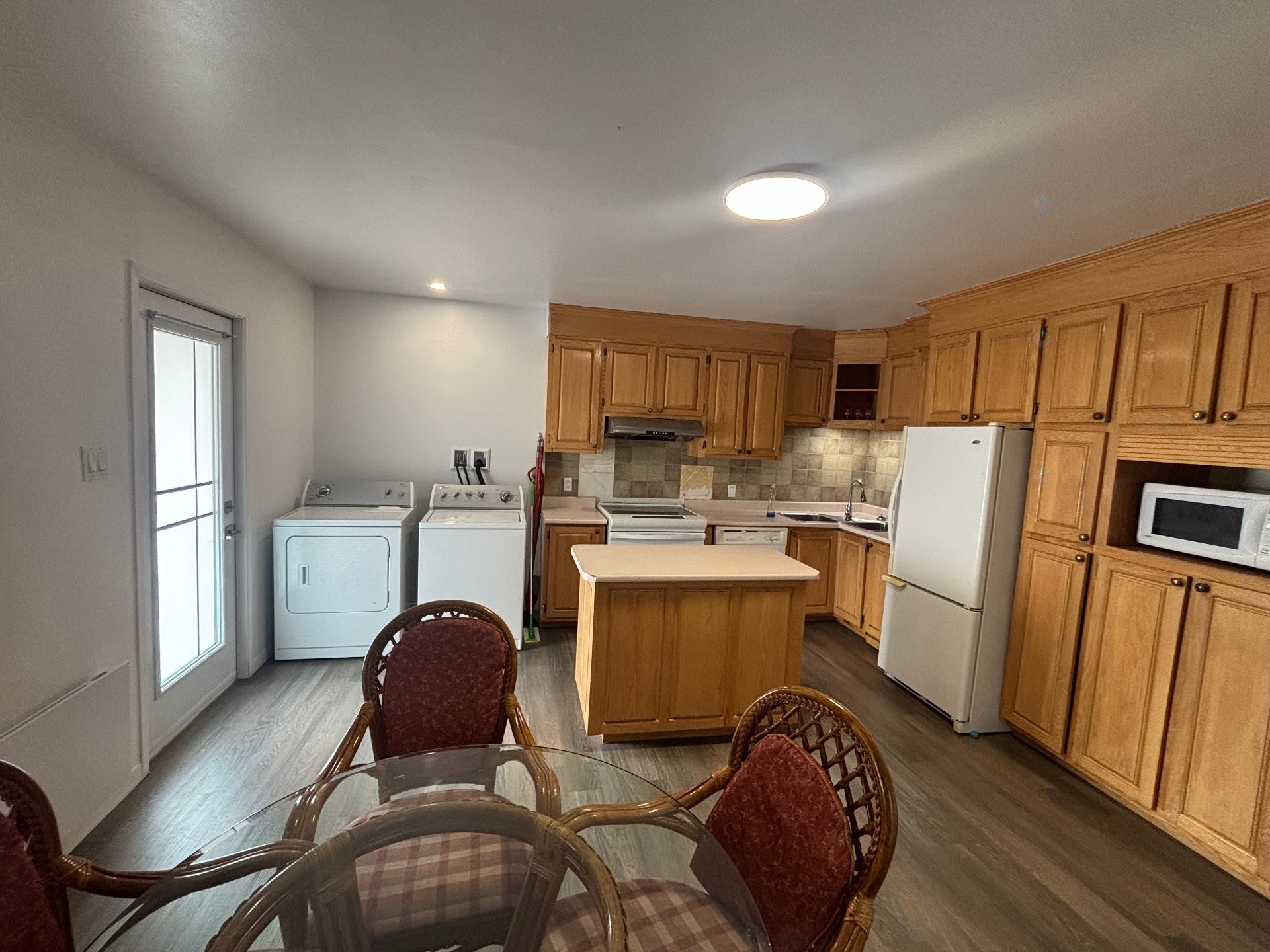 









646

 - 646A


Rue Principale

,
Saint-Roch-de-Richelieu,




QC
J0L2M0

