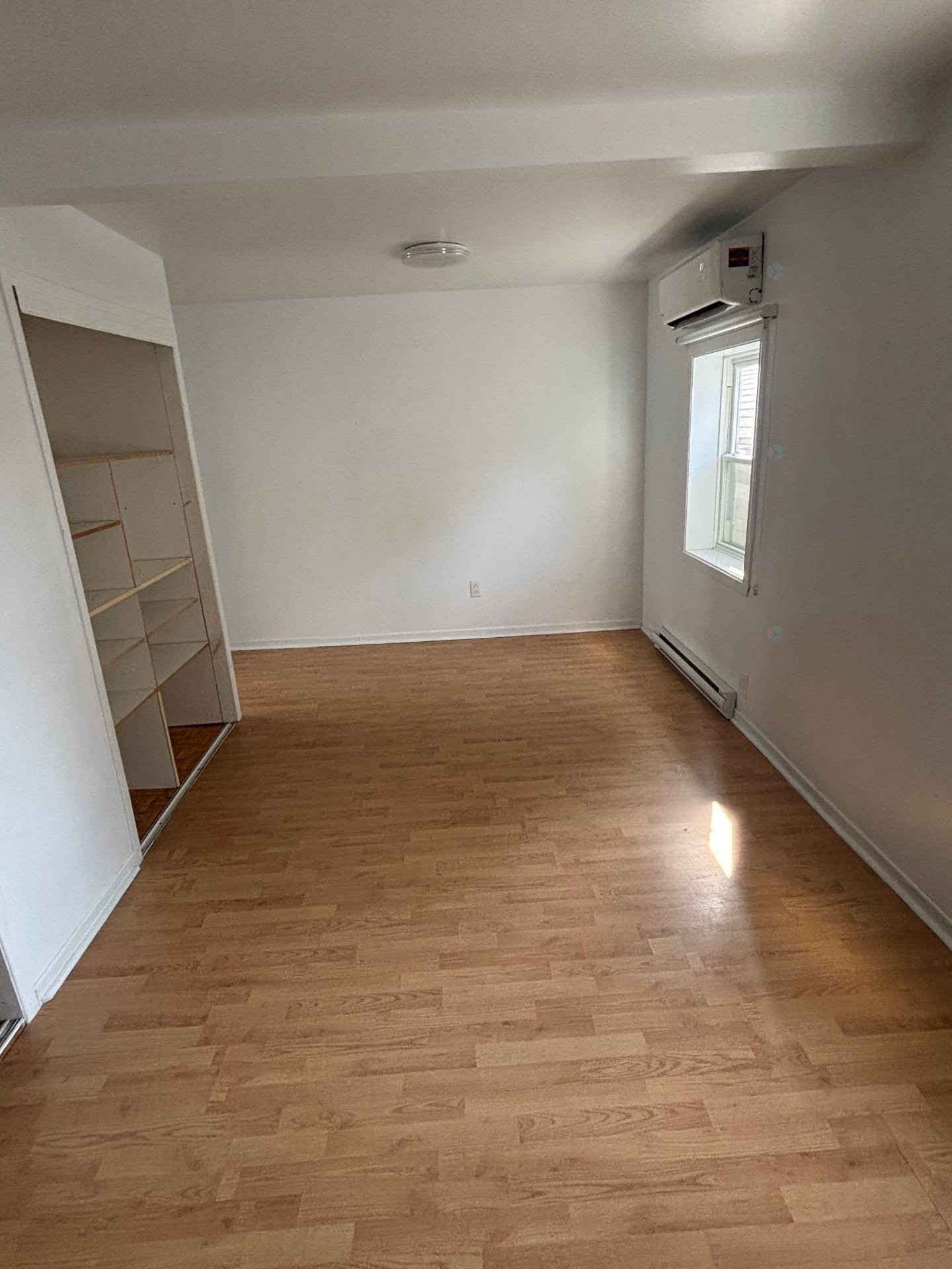 









646

 - 646A


Rue Principale

,
Saint-Roch-de-Richelieu,




QC
J0L2M0

