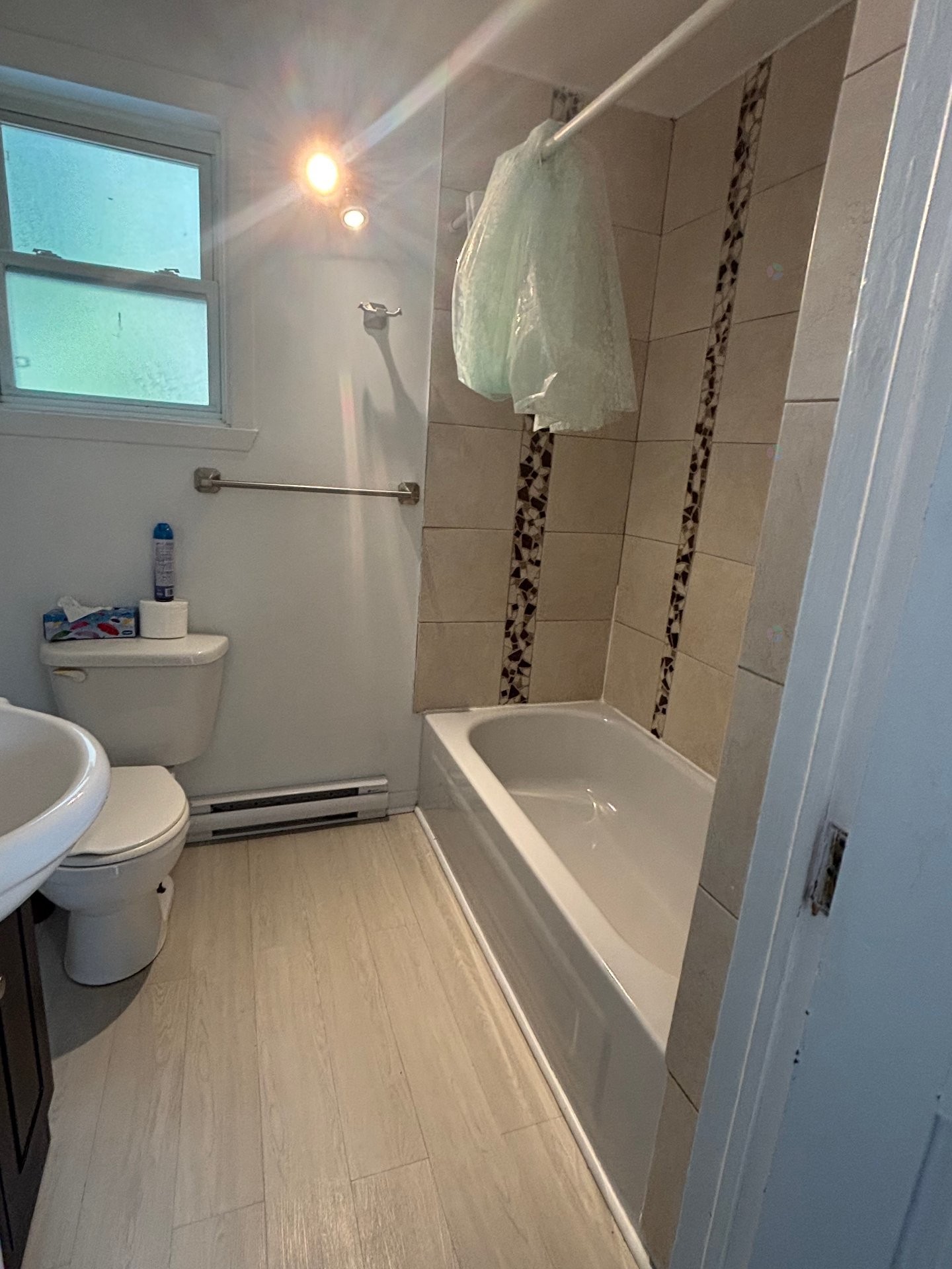 









646

 - 646A


Rue Principale

,
Saint-Roch-de-Richelieu,




QC
J0L2M0

