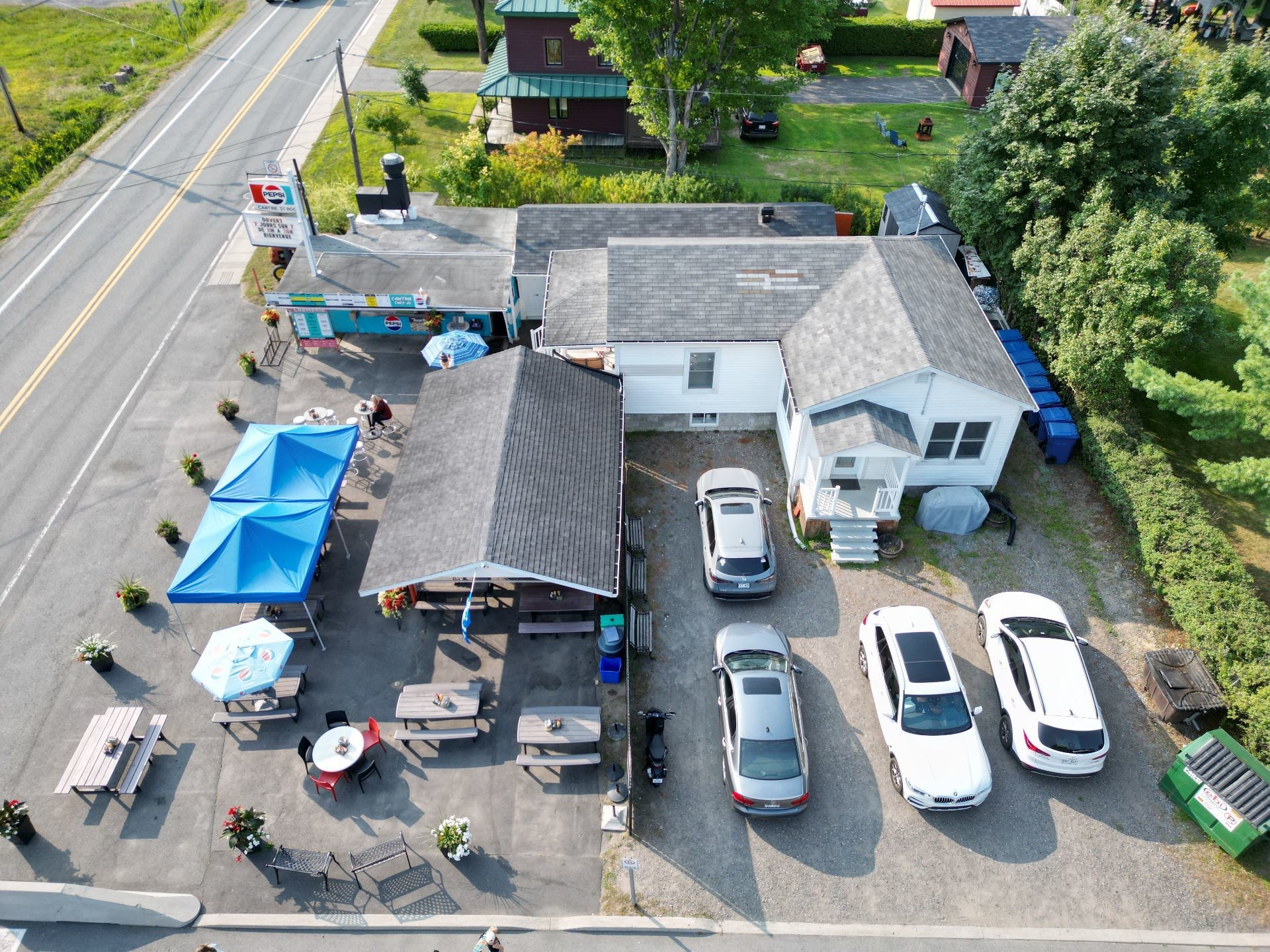 









646

 - 646A


Rue Principale

,
Saint-Roch-de-Richelieu,




QC
J0L2M0

