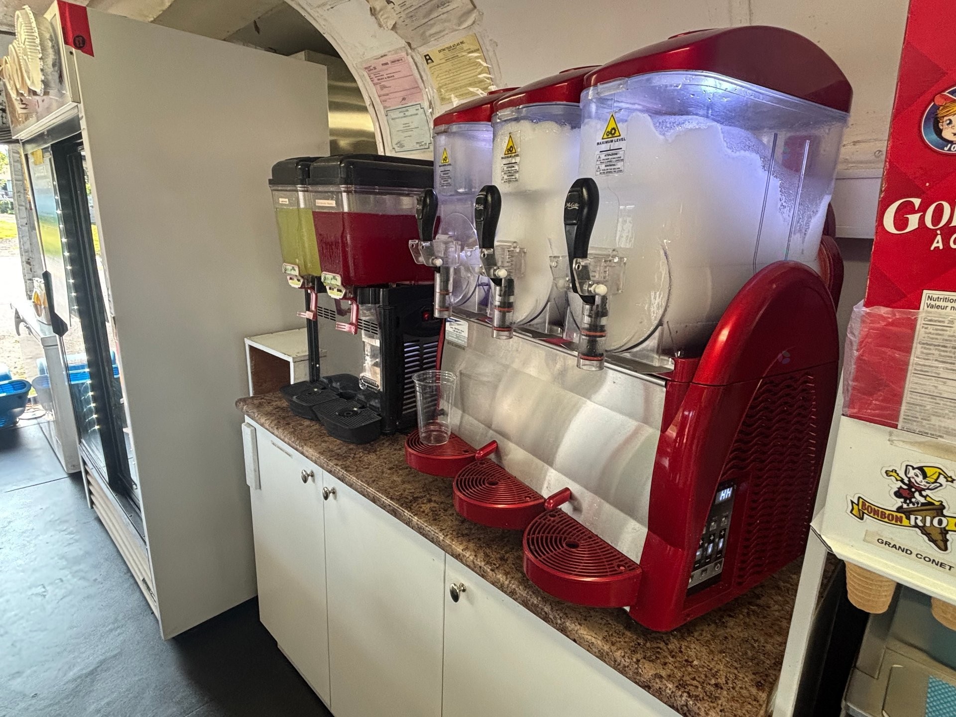 









646

 - 646A


Rue Principale

,
Saint-Roch-de-Richelieu,




QC
J0L2M0

