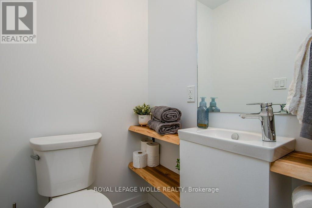 












E11 - 20 PALACE STREET

,
Kitchener,




Ontario
N2E0J3

