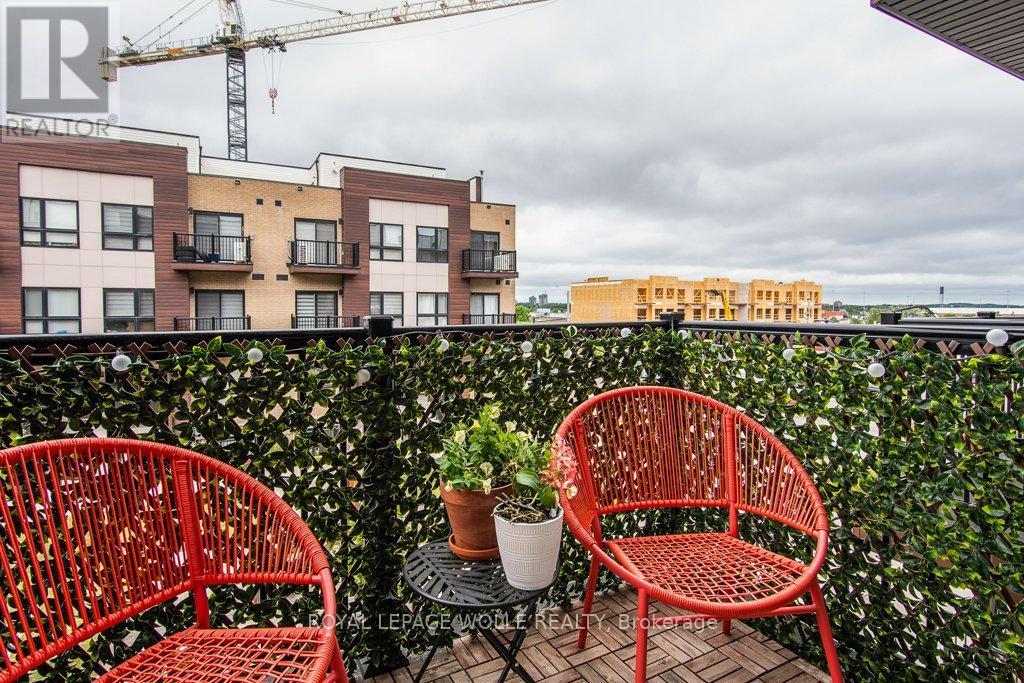 












E11 - 20 PALACE STREET

,
Kitchener,




Ontario
N2E0J3

