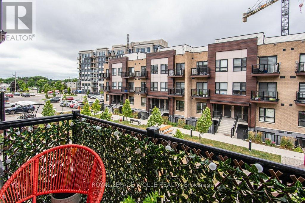












E11 - 20 PALACE STREET

,
Kitchener,




Ontario
N2E0J3

