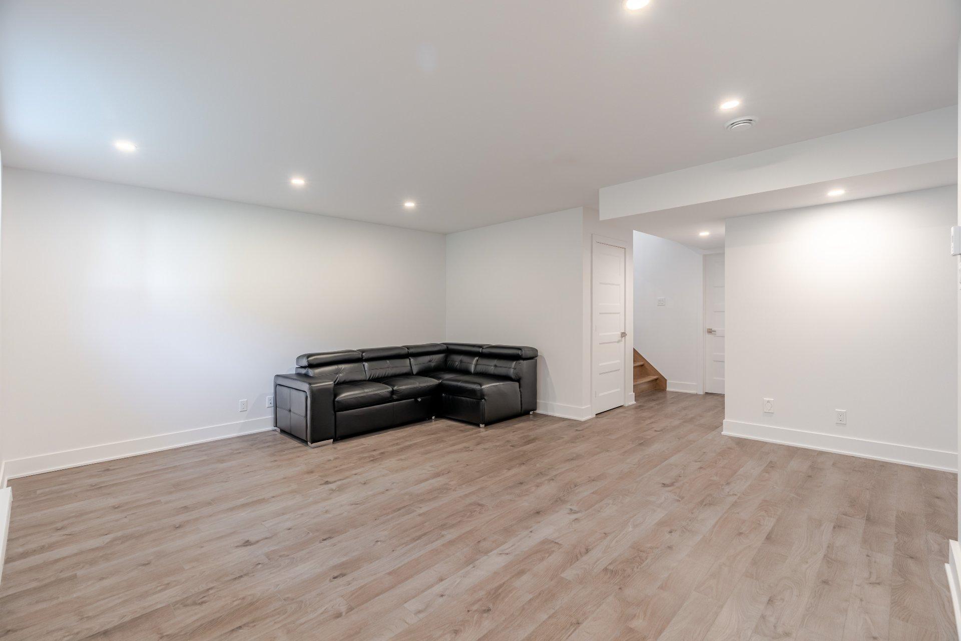 









6780


Rue Baillargeon

,
Brossard,




QC
J4Z1S9

