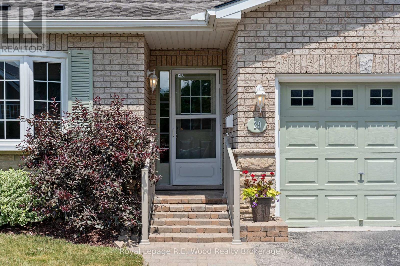 












39 SOUTH DRIVE

,
Norfolk (Simcoe),




Ontario
N3Y0A6

