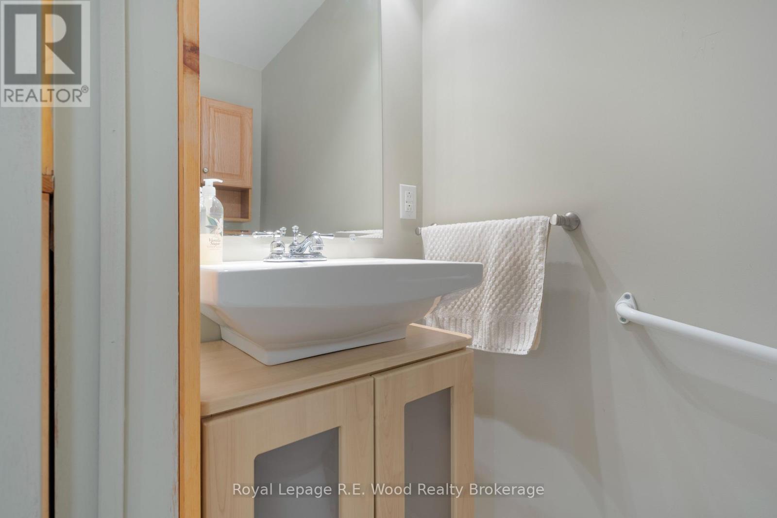 












39 SOUTH DRIVE

,
Norfolk (Simcoe),




Ontario
N3Y0A6

