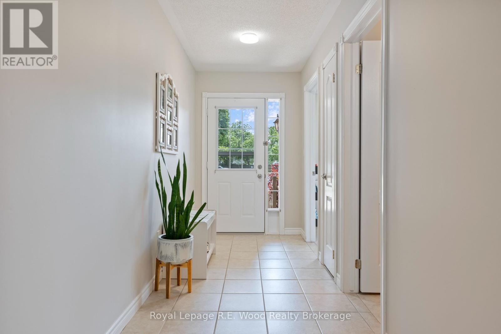 












39 SOUTH DRIVE

,
Norfolk (Simcoe),




Ontario
N3Y0A6

