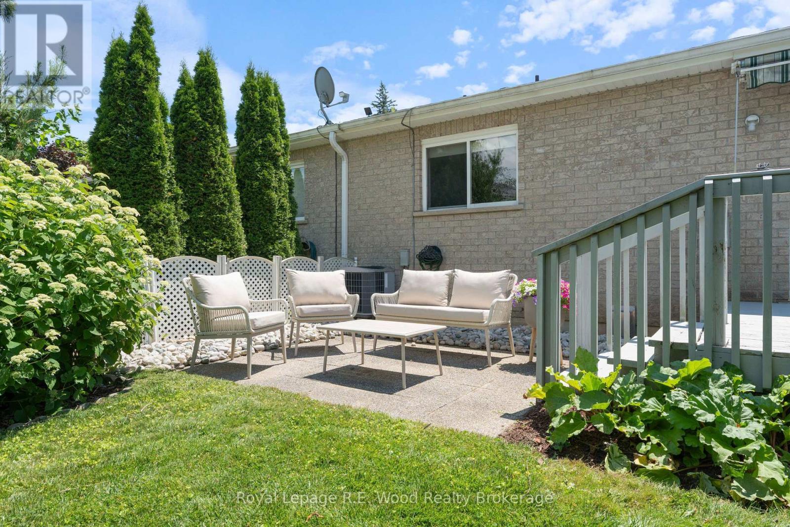












39 SOUTH DRIVE

,
Norfolk (Simcoe),




Ontario
N3Y0A6

