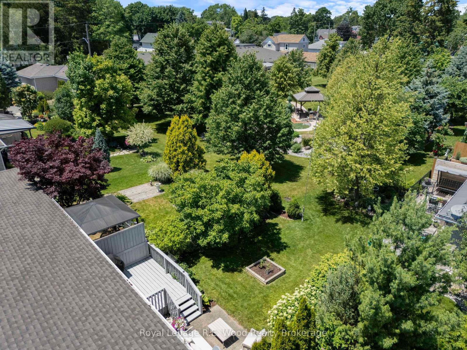 












39 SOUTH DRIVE

,
Norfolk (Simcoe),




Ontario
N3Y0A6

