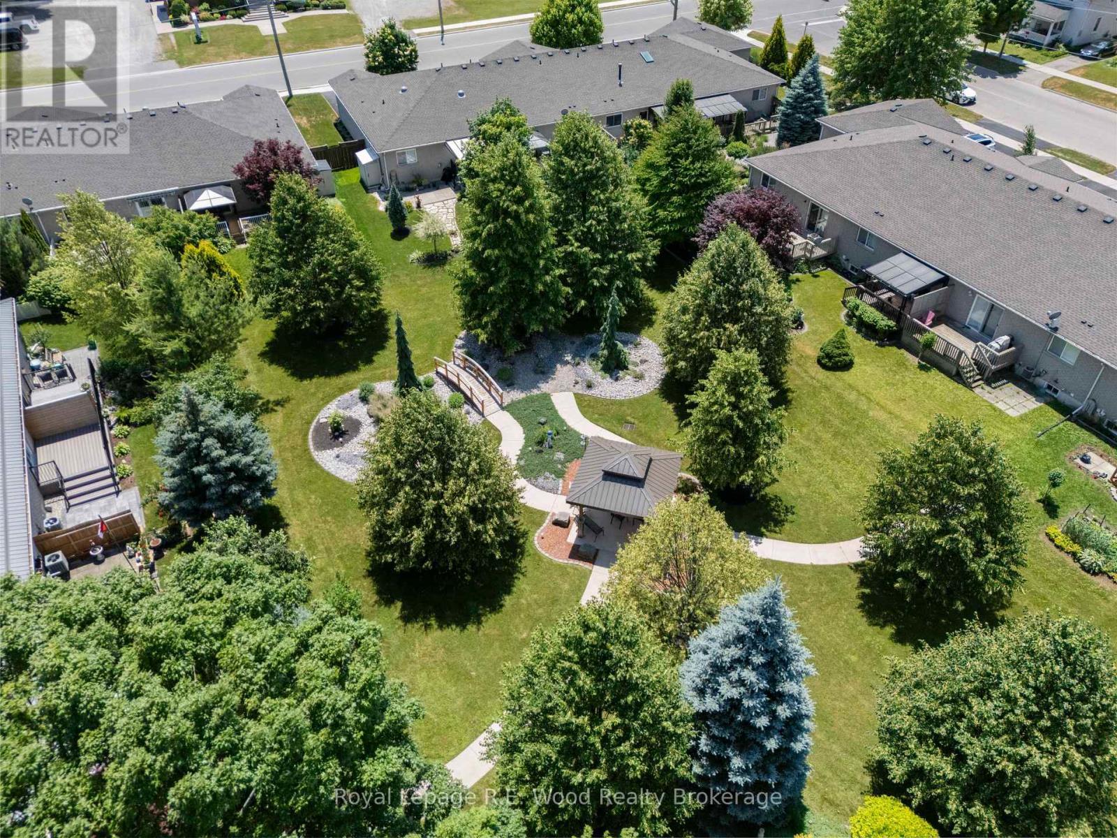 












39 SOUTH DRIVE

,
Norfolk (Simcoe),




Ontario
N3Y0A6

