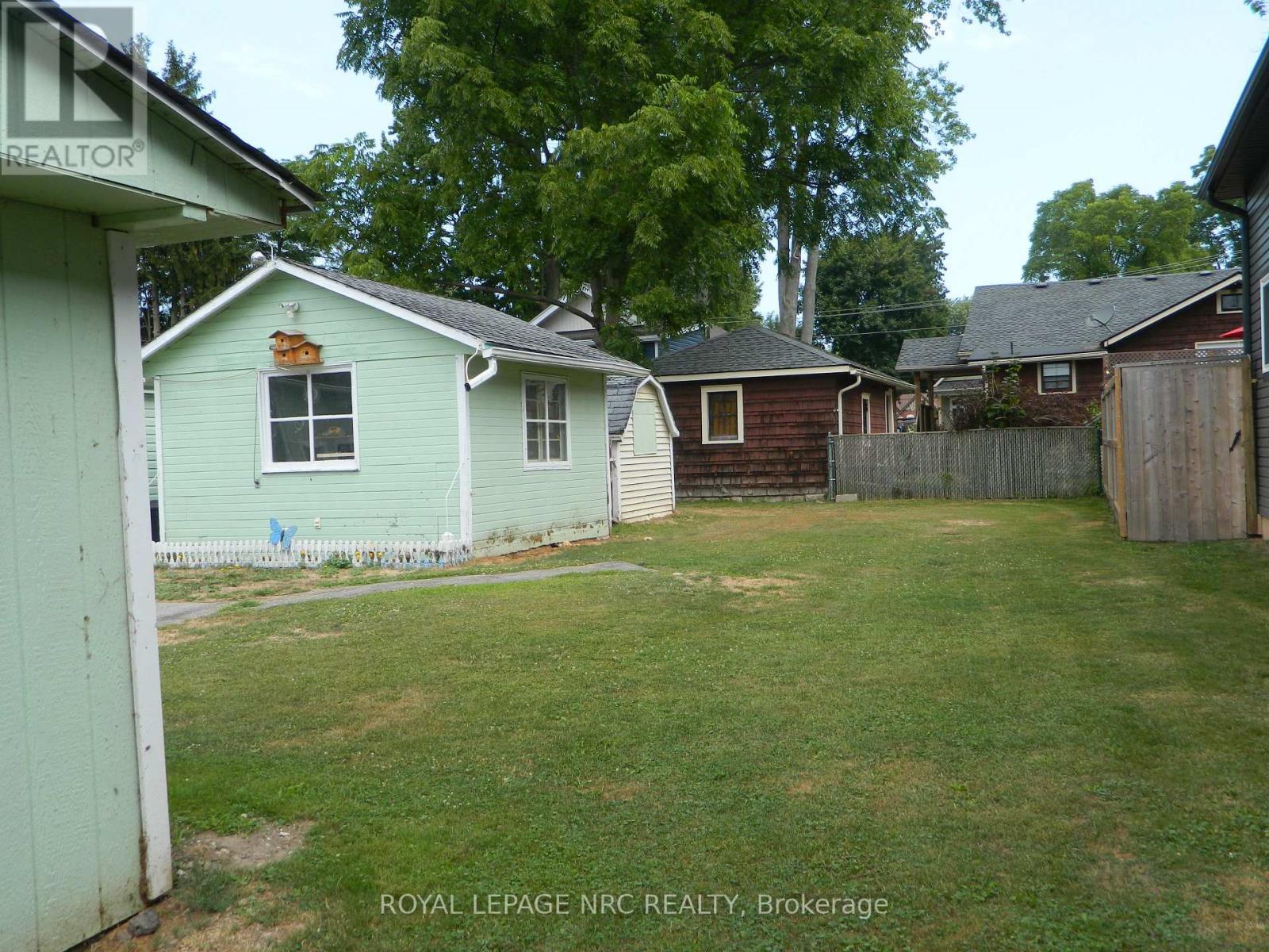 












16 CAMBRIDGE ROAD

,
Fort Erie (Crystal Beach),







Ontario
L0S1B0

