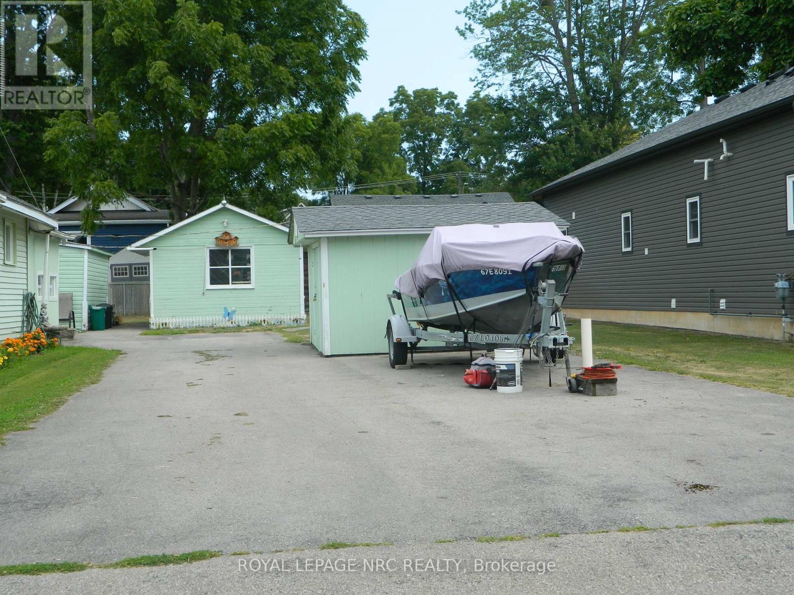 












16 CAMBRIDGE ROAD

,
Fort Erie (Crystal Beach),







Ontario
L0S1B0

