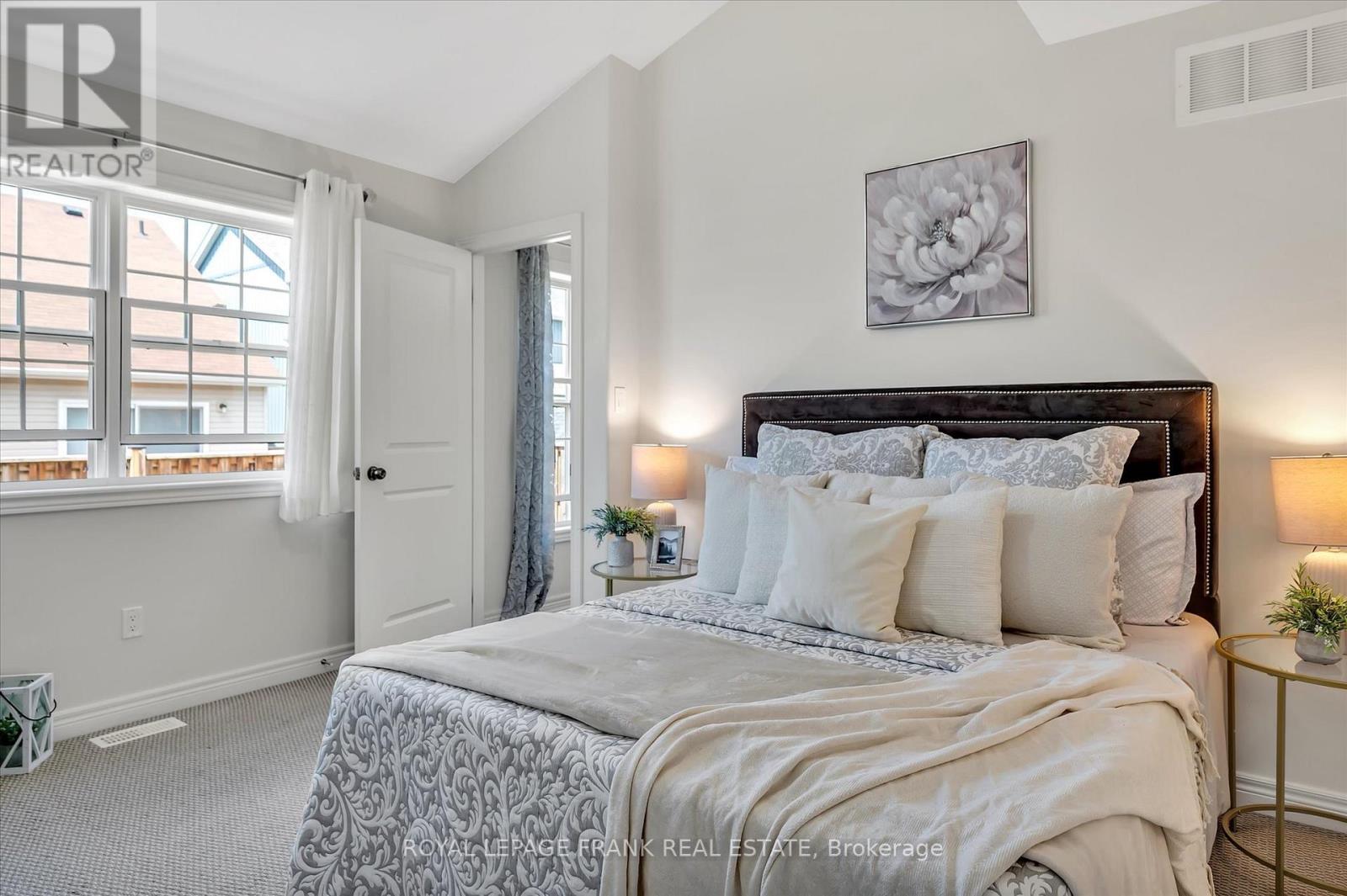 












562 GRANGE WAY

,
Peterborough North (North),




Ontario
K9H0G5

