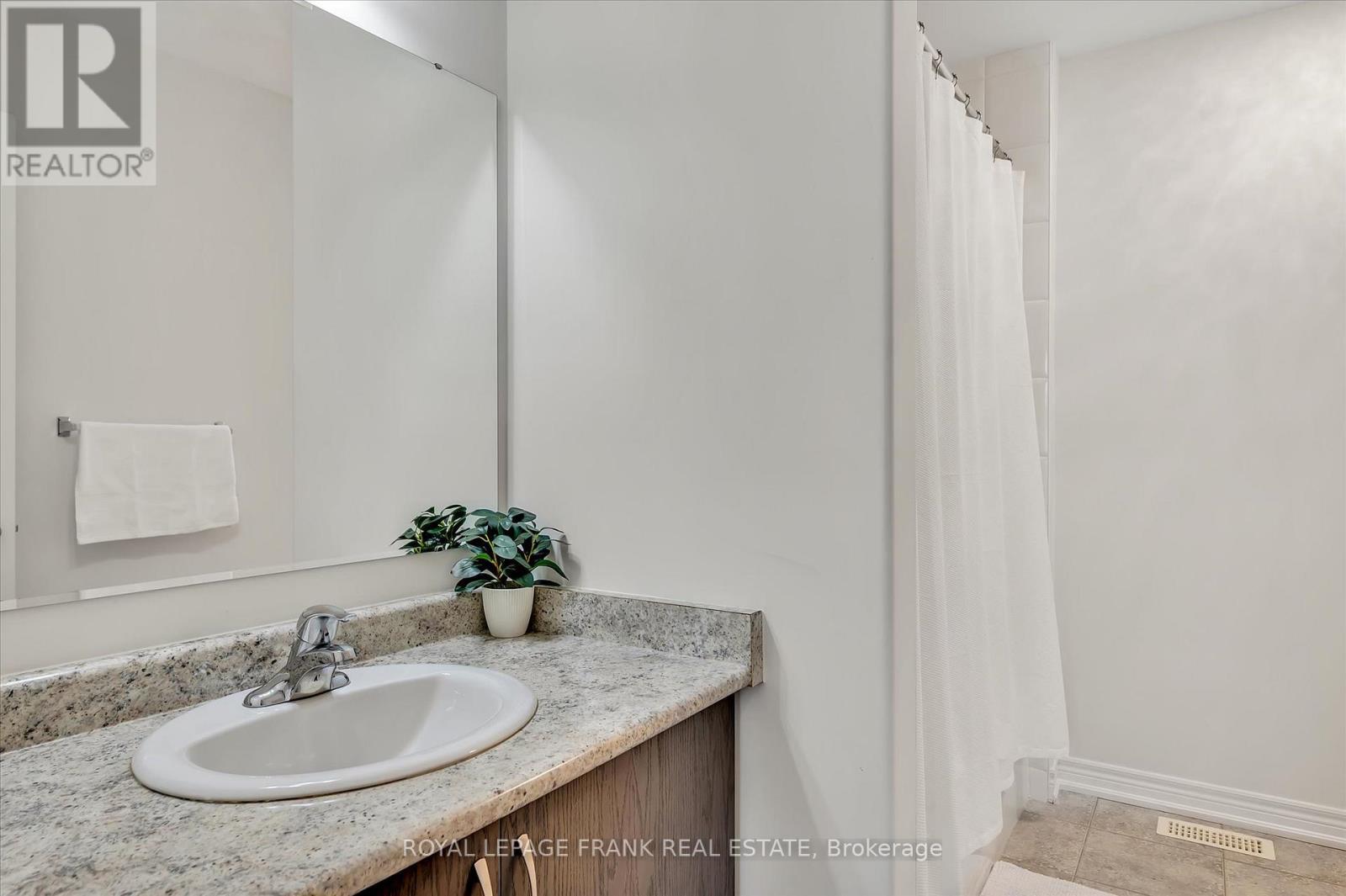 












562 GRANGE WAY

,
Peterborough North (North),




Ontario
K9H0G5

