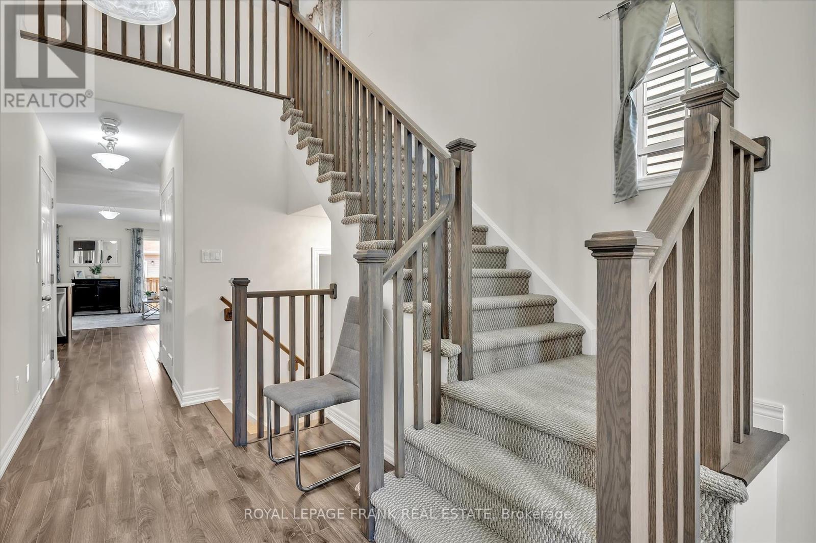 












562 GRANGE WAY

,
Peterborough North (North),




Ontario
K9H0G5

