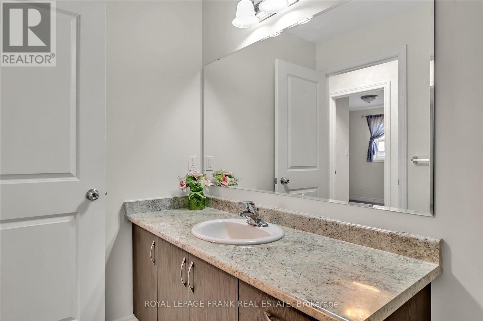 












562 GRANGE WAY

,
Peterborough North (North),




Ontario
K9H0G5

