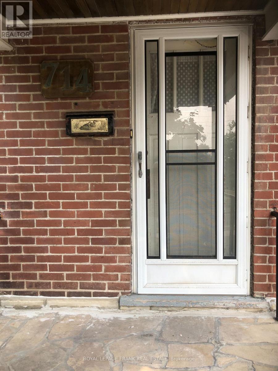 












714 CHEMONG ROAD

,
Peterborough North (South),




Ontario
K9H5Y9

