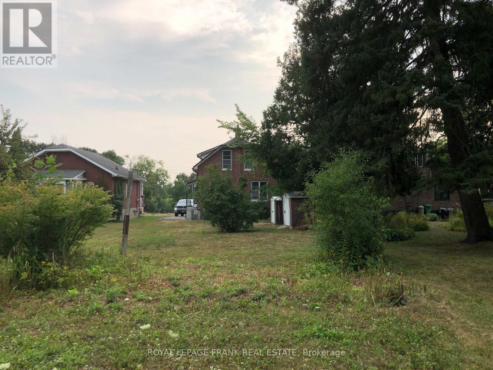 












714 CHEMONG ROAD

,
Peterborough North (South),




Ontario
K9H5Y9

