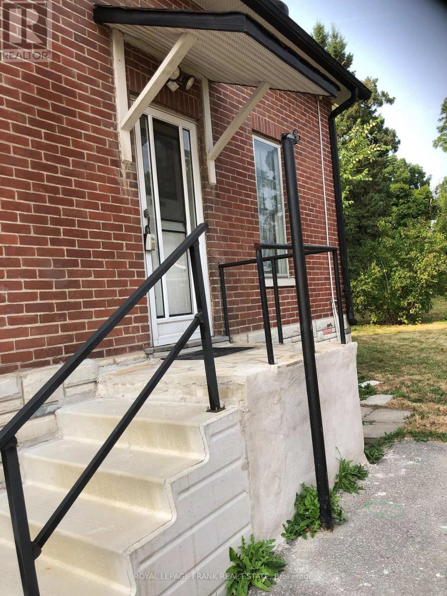 












714 CHEMONG ROAD

,
Peterborough North (South),




Ontario
K9H5Y9

