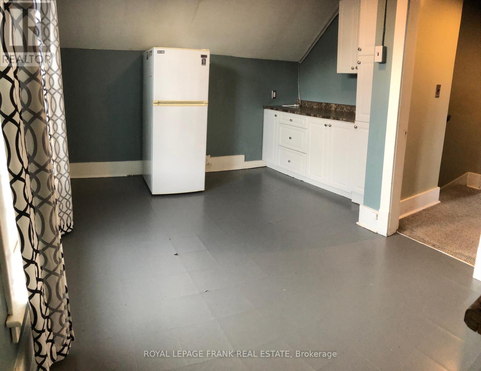












714 CHEMONG ROAD

,
Peterborough North (South),




Ontario
K9H5Y9

