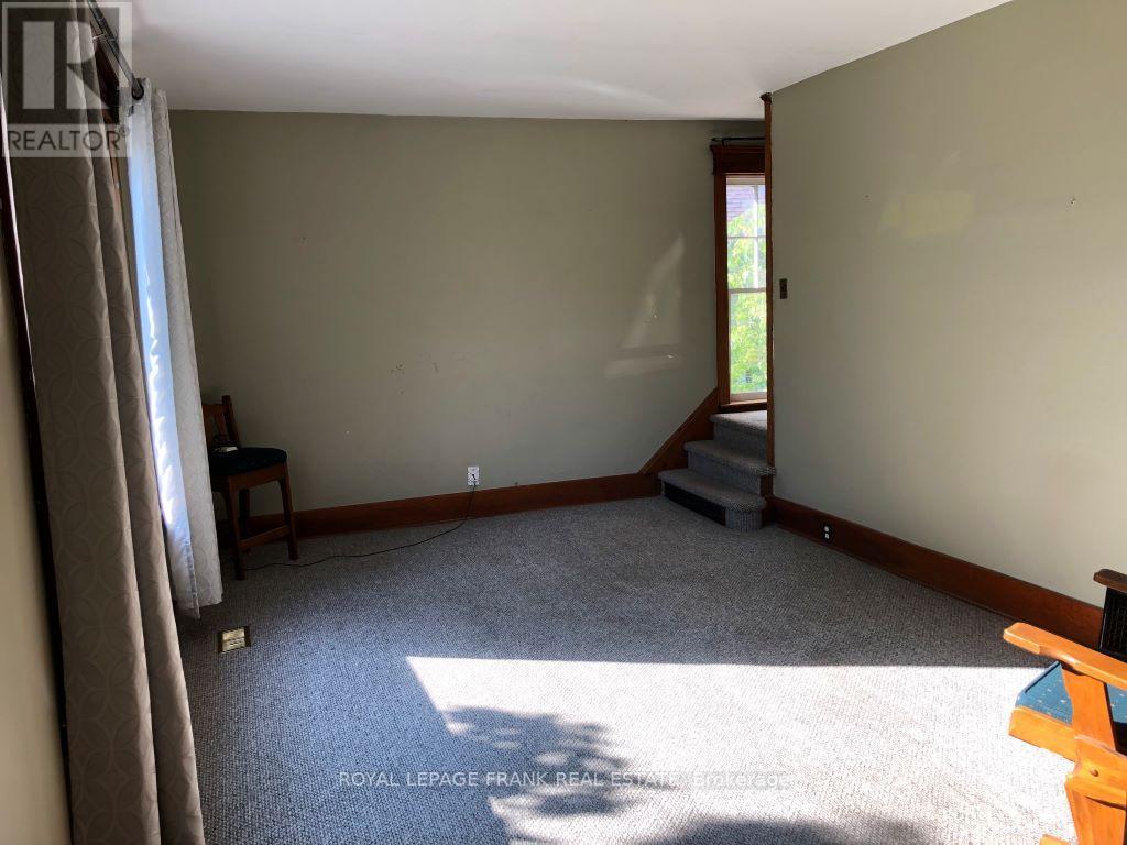 












714 CHEMONG ROAD

,
Peterborough North (South),




Ontario
K9H5Y9


