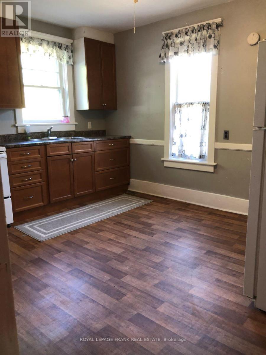 












714 CHEMONG ROAD

,
Peterborough North (South),




Ontario
K9H5Y9

