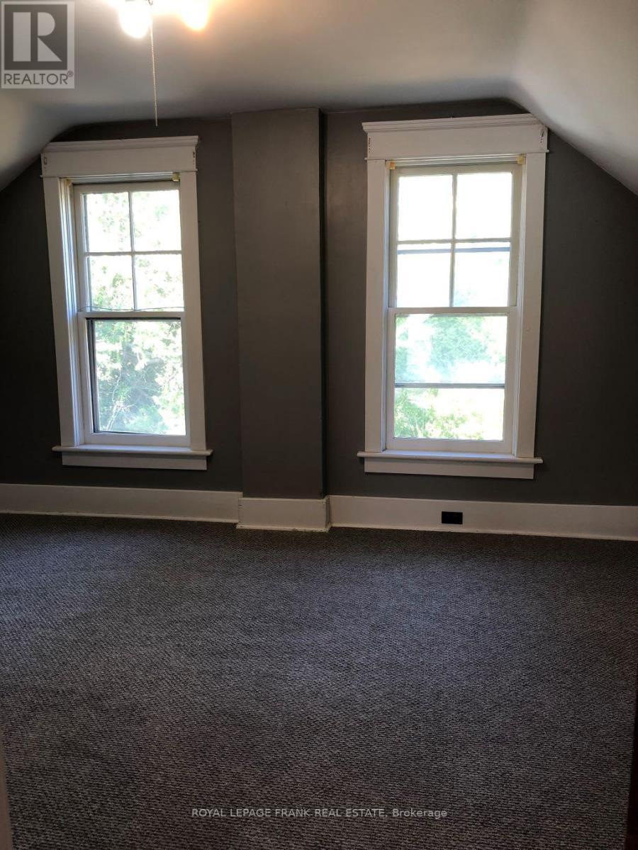 












714 CHEMONG ROAD

,
Peterborough North (South),




Ontario
K9H5Y9

