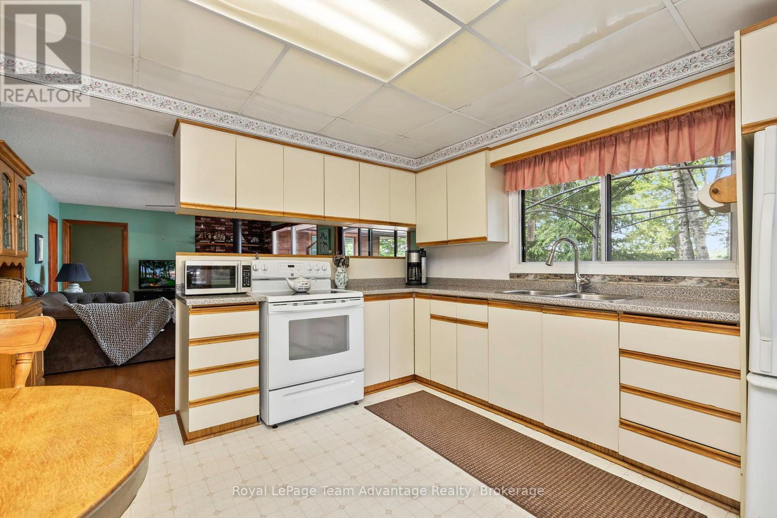 












646 (125) OAK POINT ROAD

,
Parry Sound,




Ontario
P2A2X4

