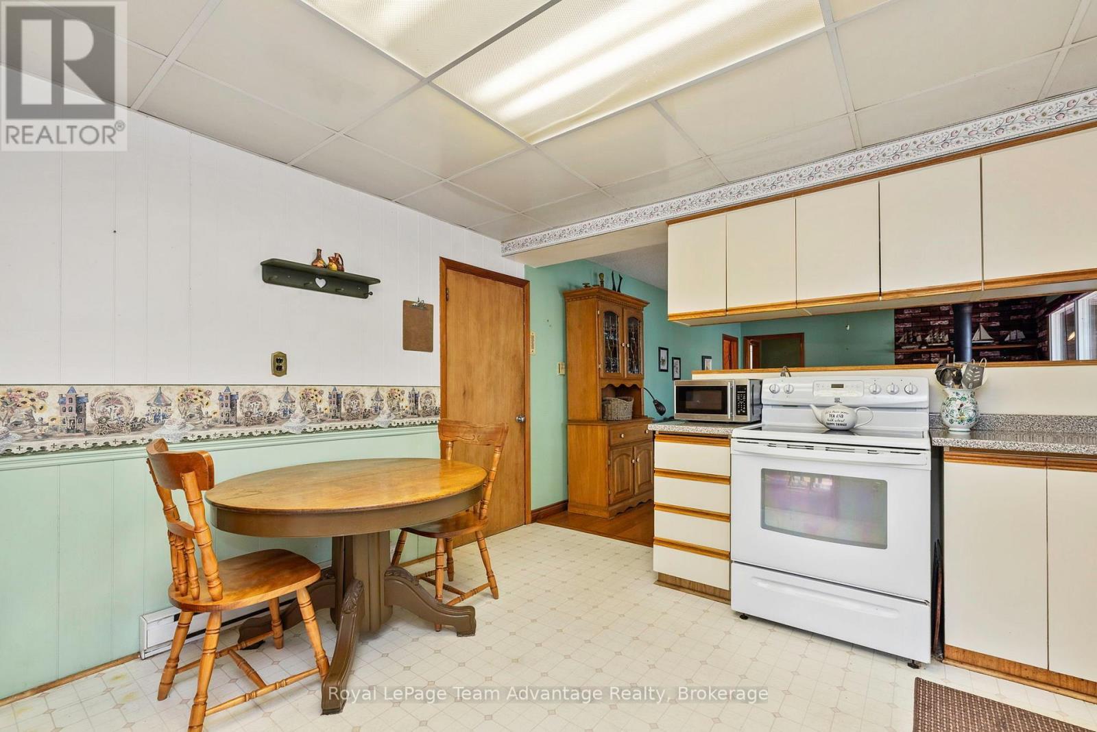 












646 (125) OAK POINT ROAD

,
Parry Sound,




Ontario
P2A2X4

