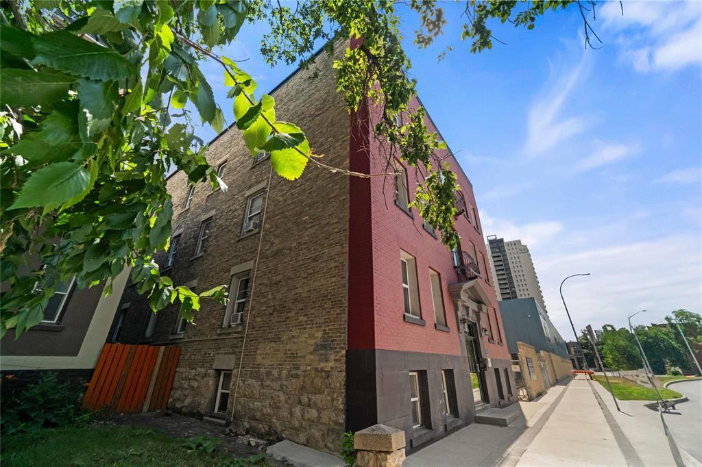 












2121 79 Smith Street

,
Winnipeg,




Manitoba
R3C1J4

