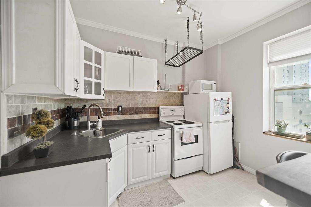 












2121 79 Smith Street

,
Winnipeg,




Manitoba
R3C1J4

