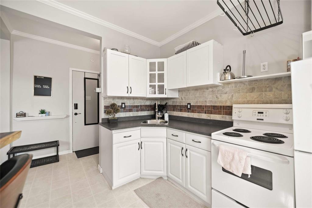












2121 79 Smith Street

,
Winnipeg,




Manitoba
R3C1J4

