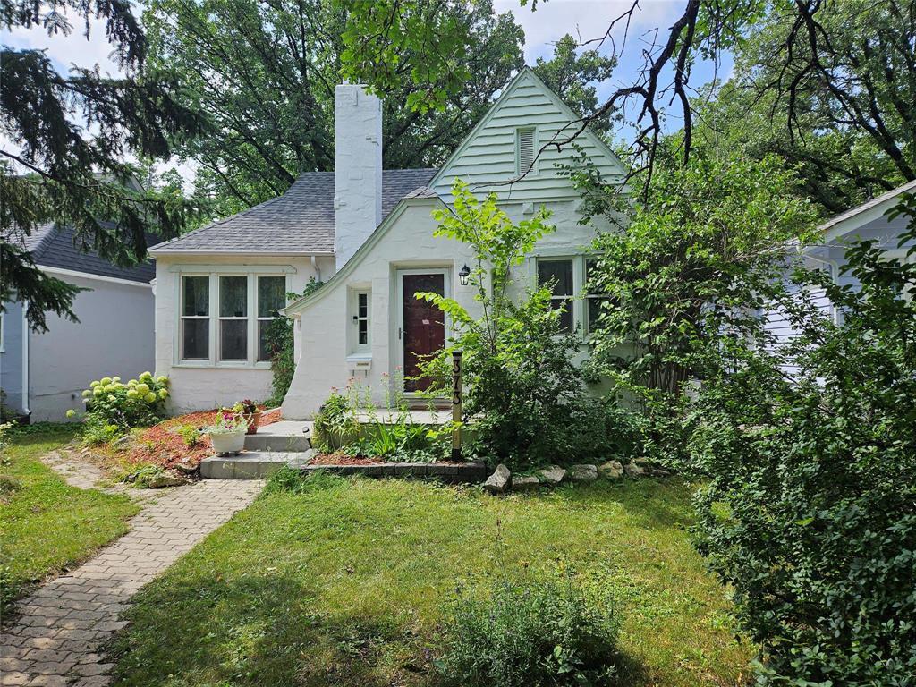 












373 Campbell Street

,
Winnipeg,




Manitoba
R3N1B6

