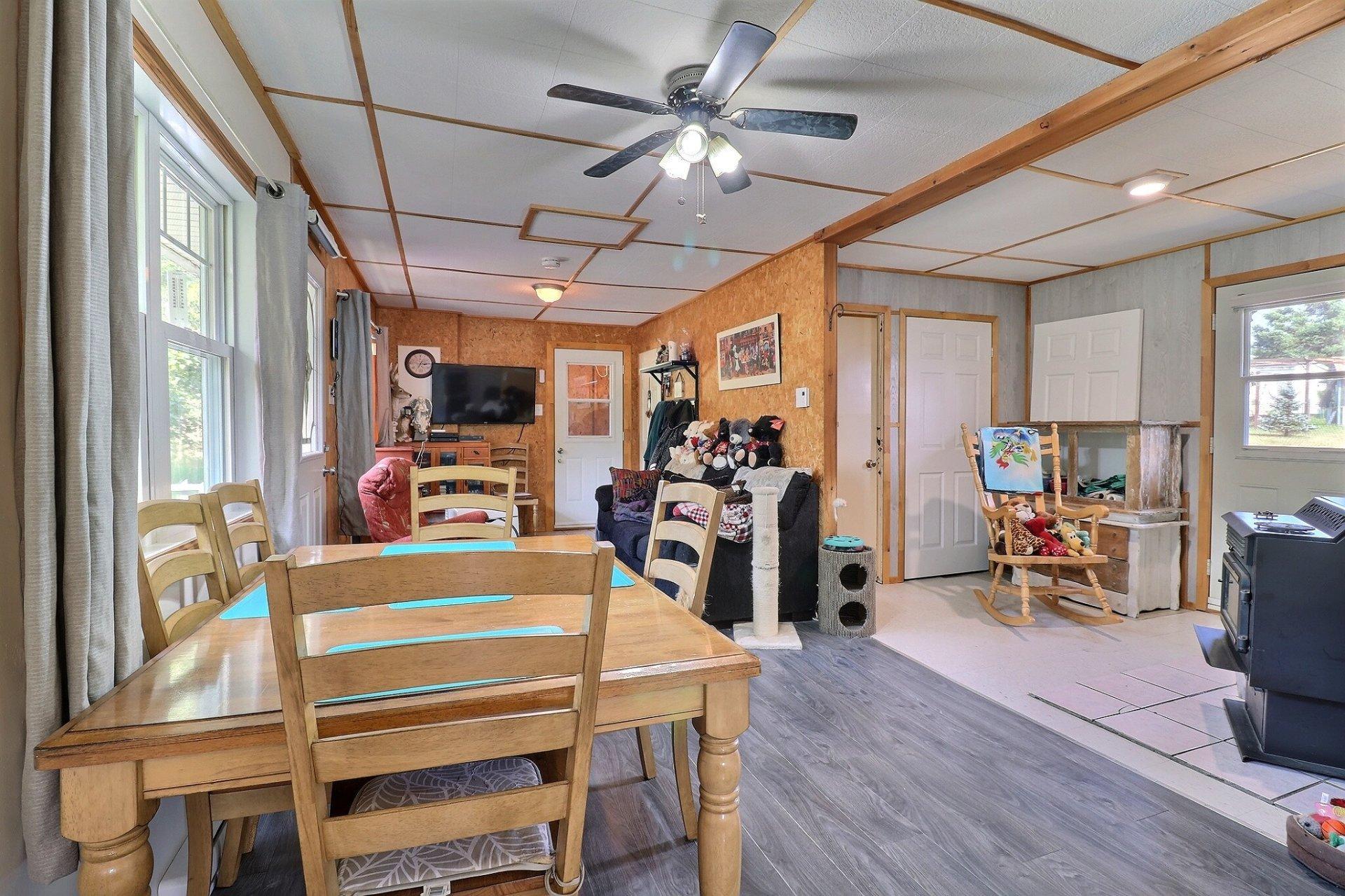 









136


Ch. Ducharme

,
Val-des-Bois,




QC
J0X3C0

