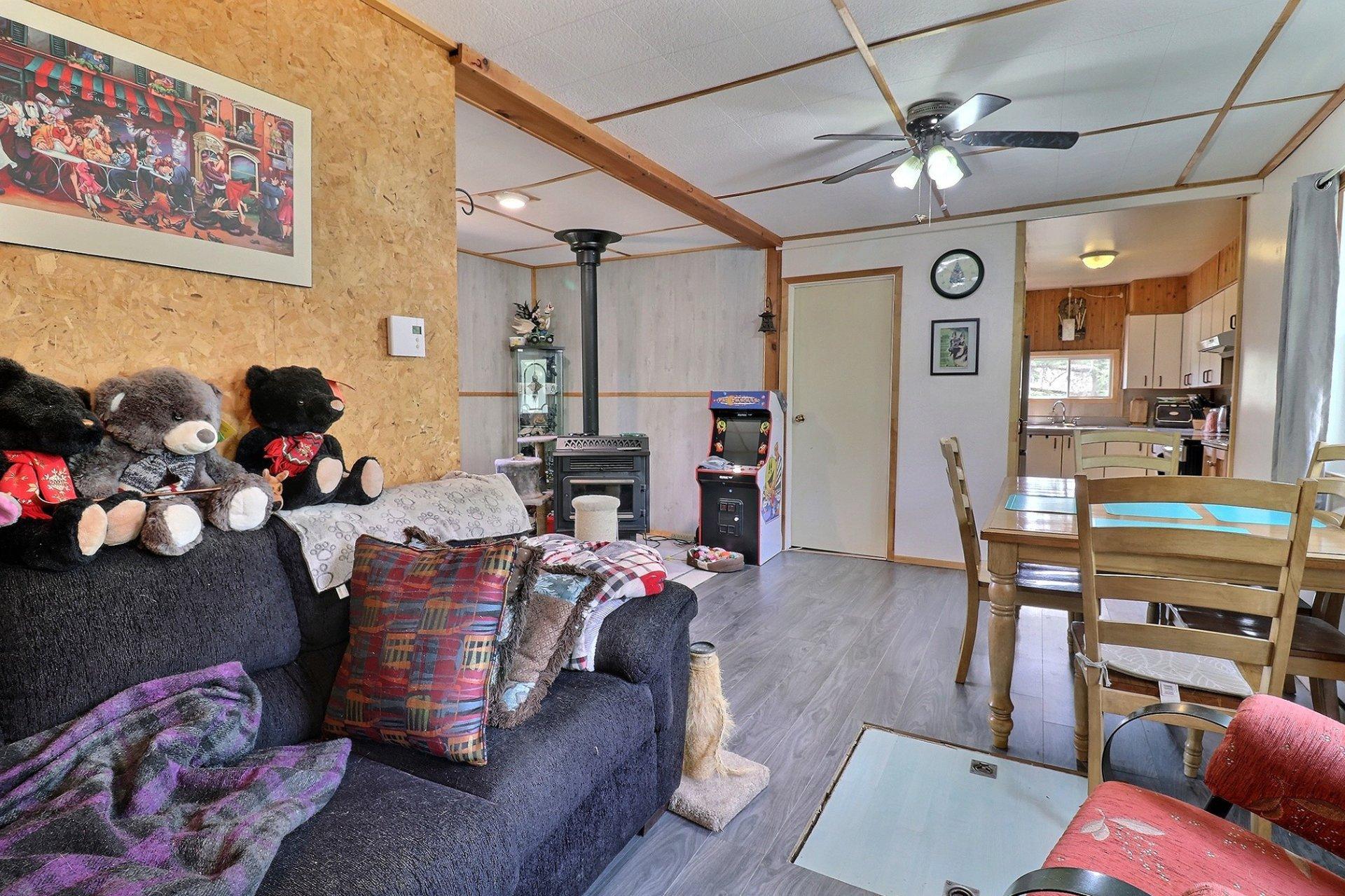 









136


Ch. Ducharme

,
Val-des-Bois,




QC
J0X3C0

