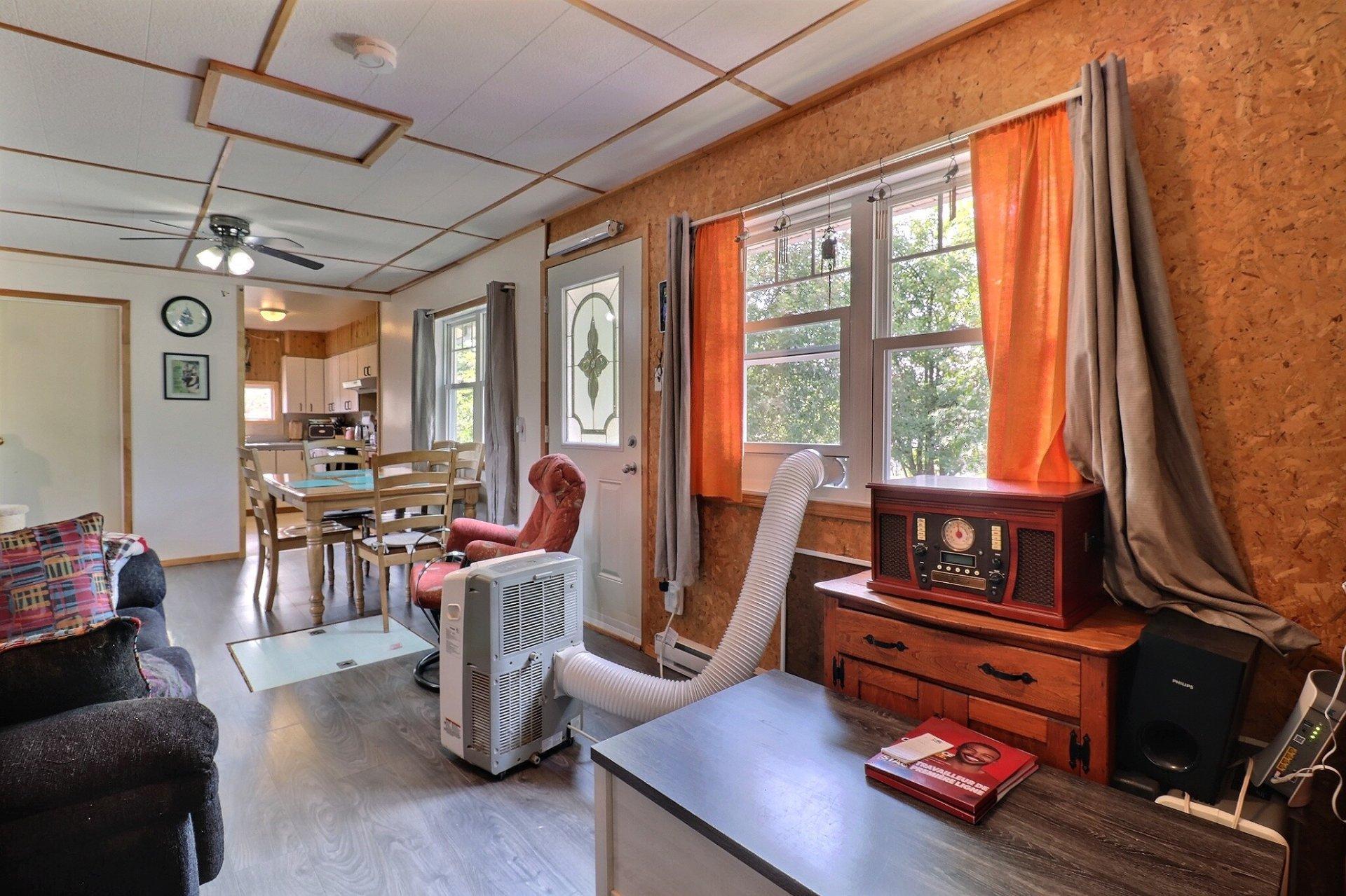 









136


Ch. Ducharme

,
Val-des-Bois,




QC
J0X3C0

