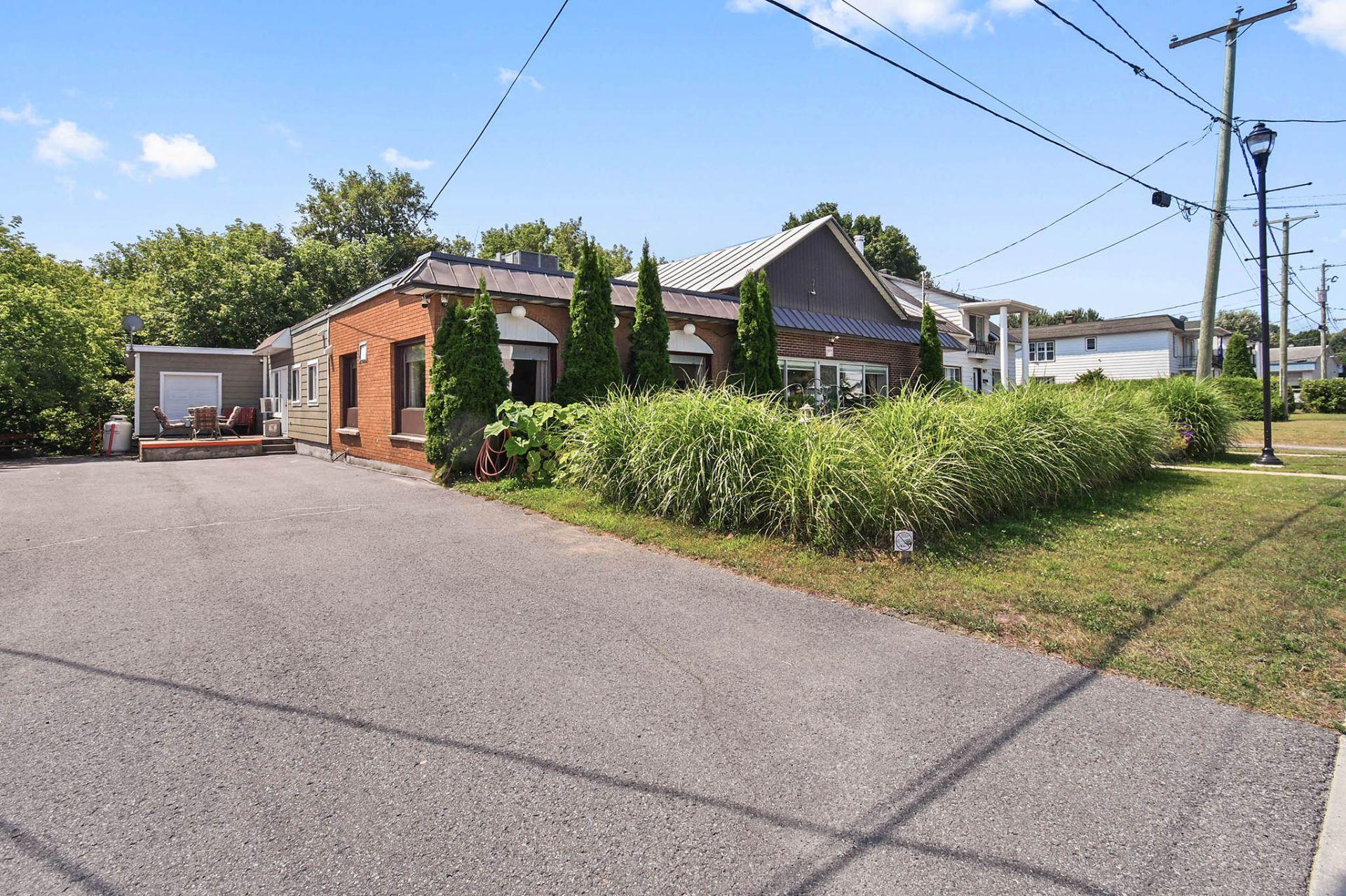









4331


Rue Dufresne

,
Saint-Félix-de-Valois,




QC
J0K2M0

