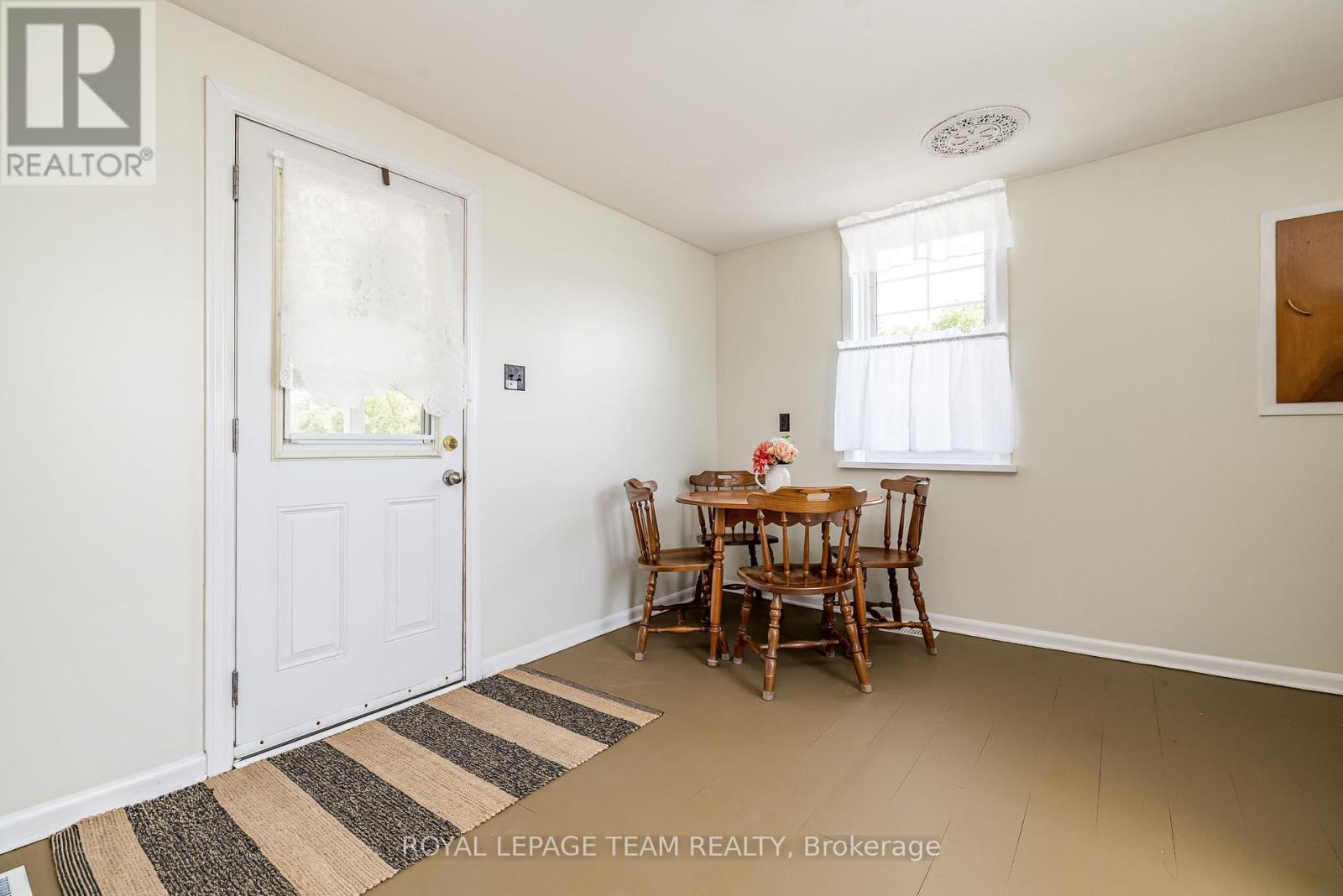 












2106 DUNROBIN ROAD

,
Ottawa,




Ontario
K0A1T0

