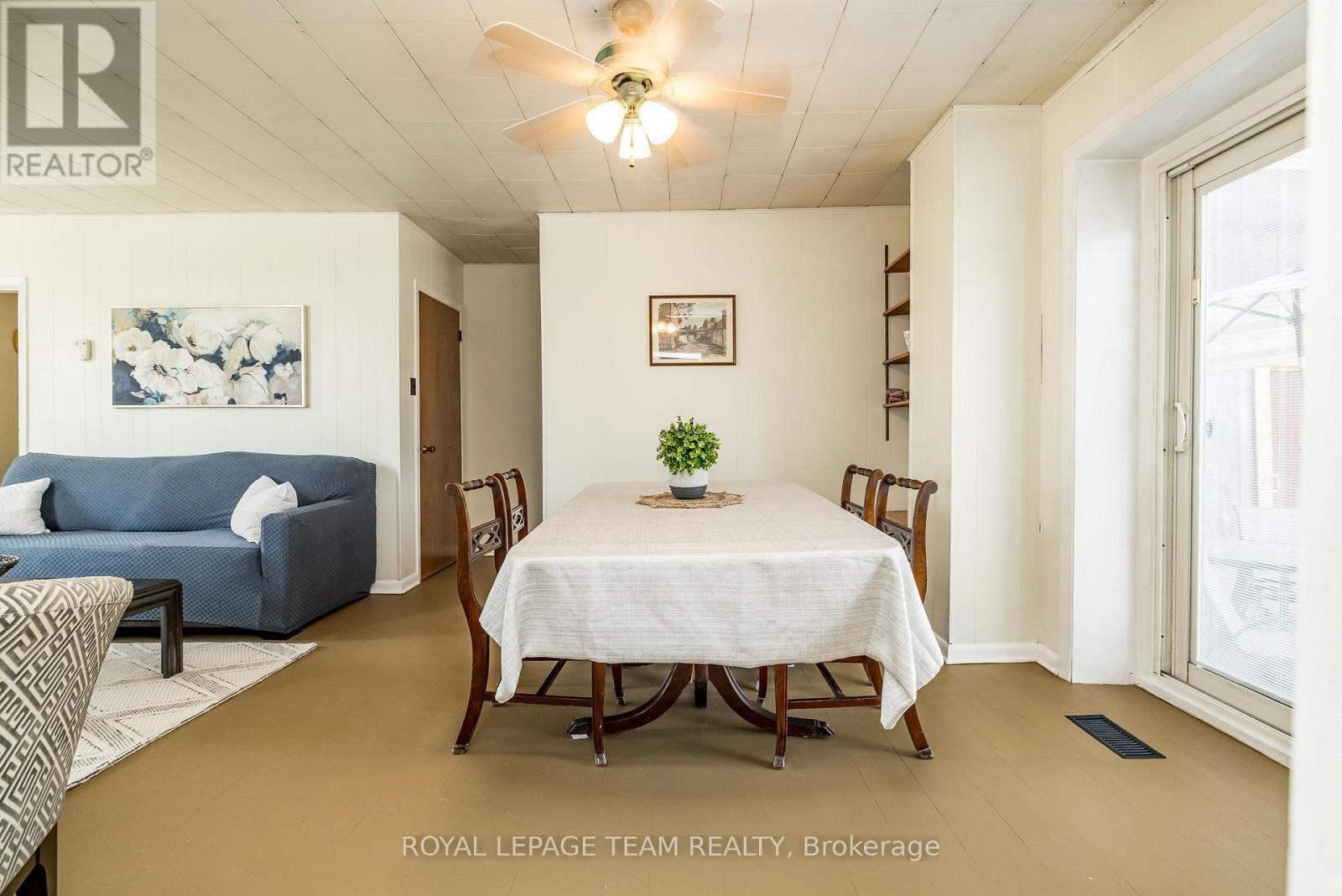












2106 DUNROBIN ROAD

,
Ottawa,




Ontario
K0A1T0

