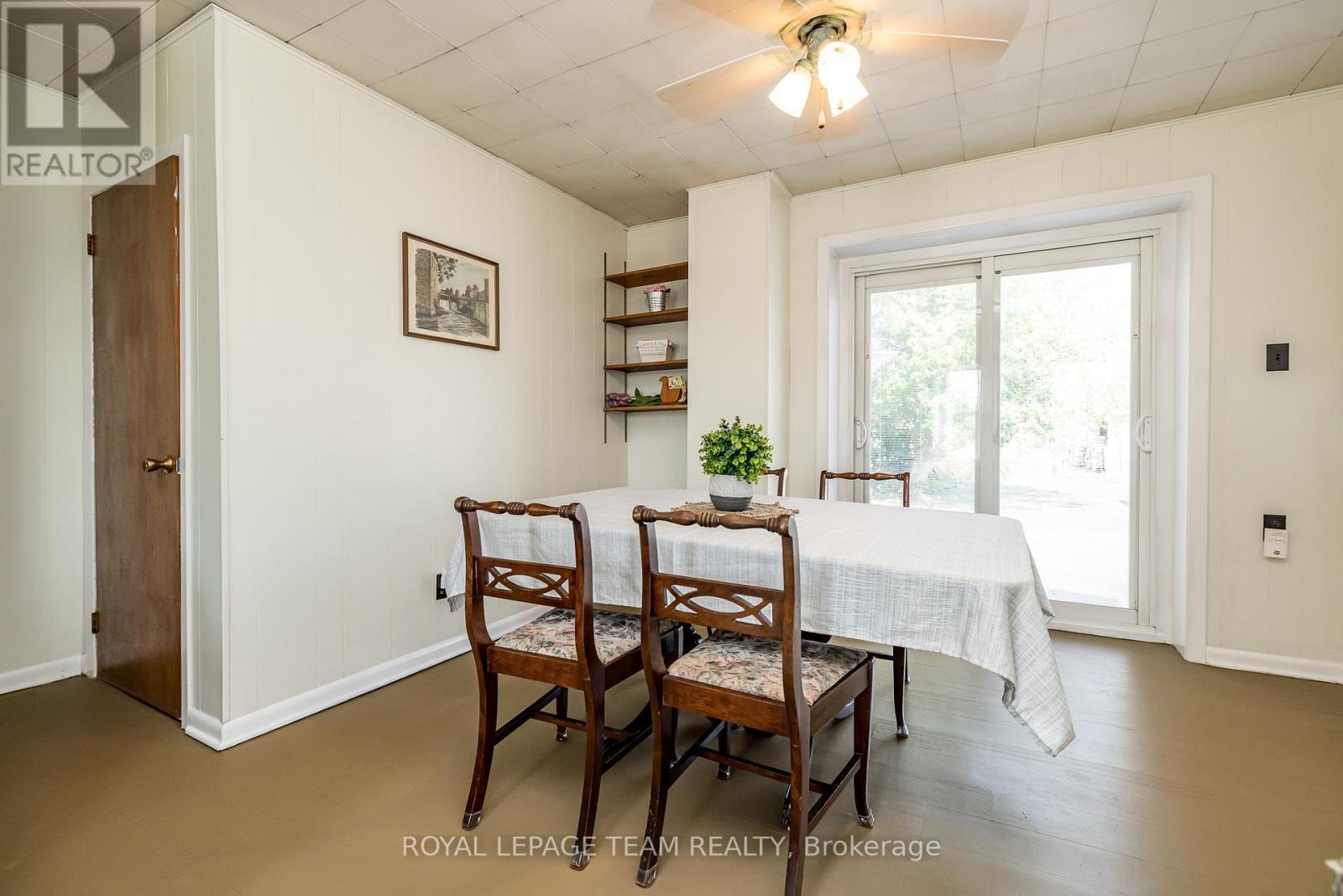 












2106 DUNROBIN ROAD

,
Ottawa,




Ontario
K0A1T0

